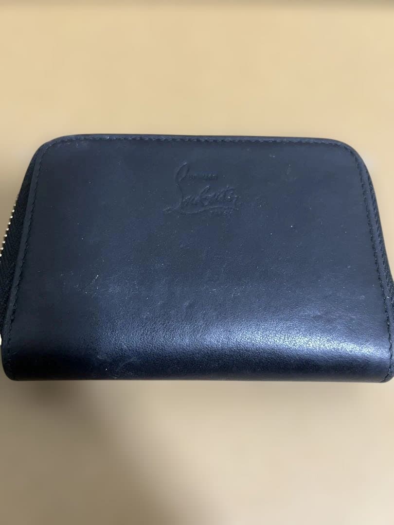 クリスチャンルブタン ケース