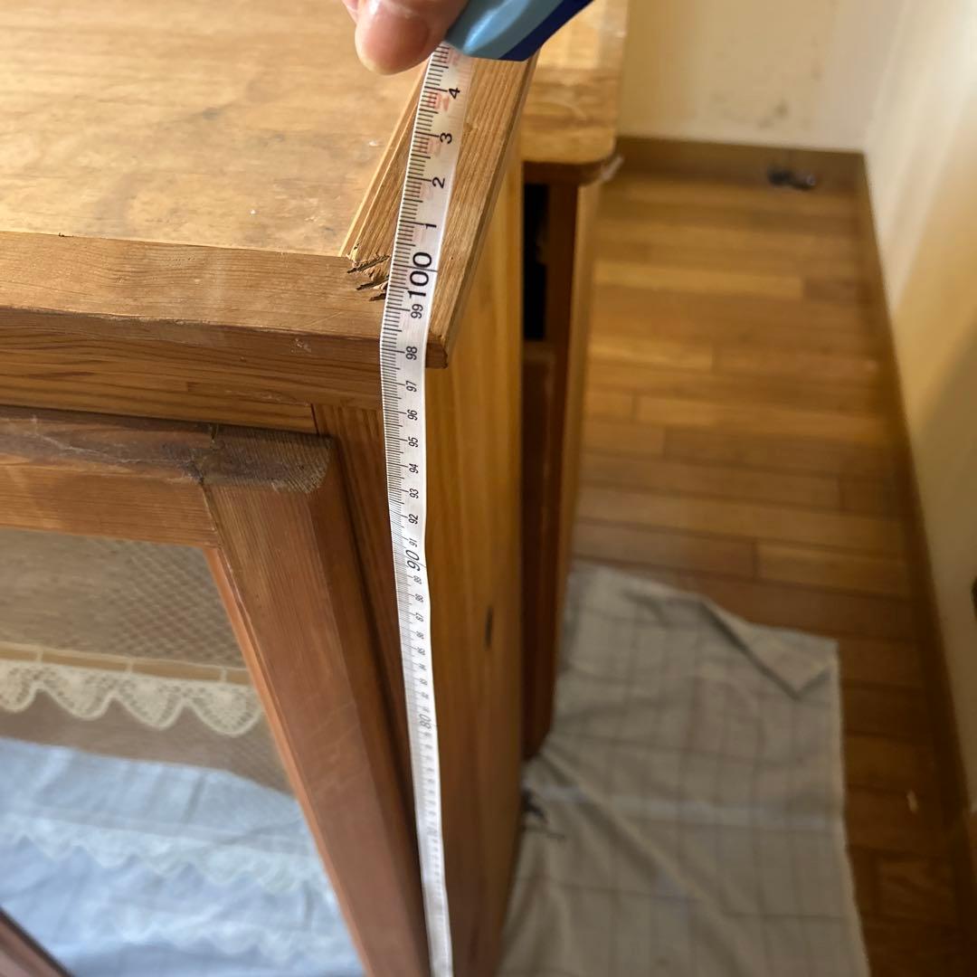 カントリー調　天然木食器棚 ガラス扉付き　たのめる便で発送