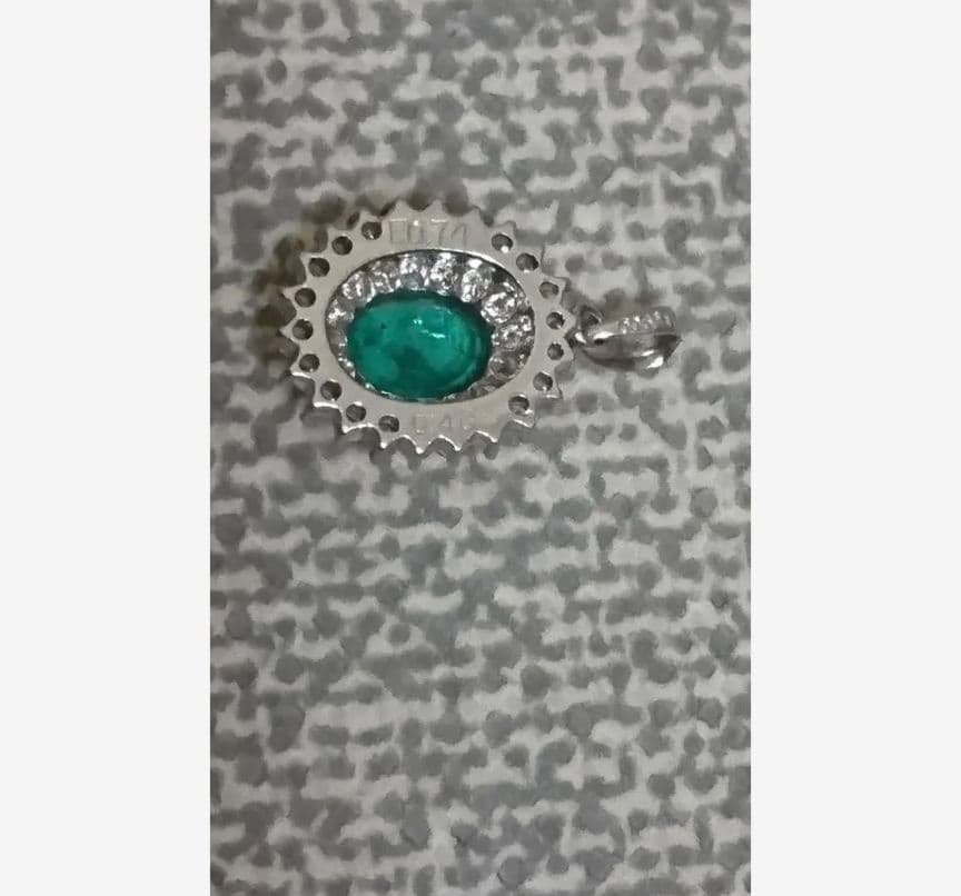 エメラルドペンダントトップ刻印あり