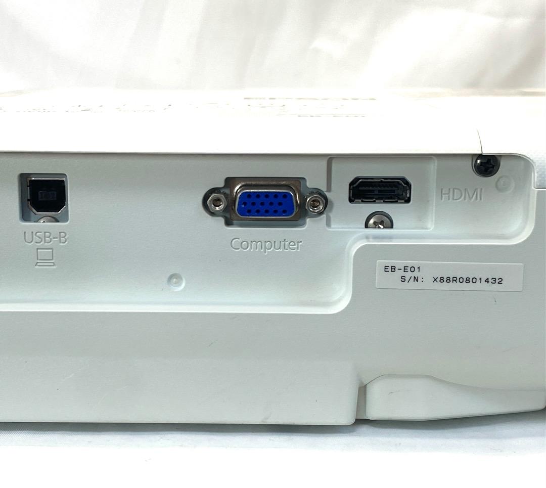 み*い様 EPSON エプソン EB-E01 プロジェクター 本体 ランプ点灯時