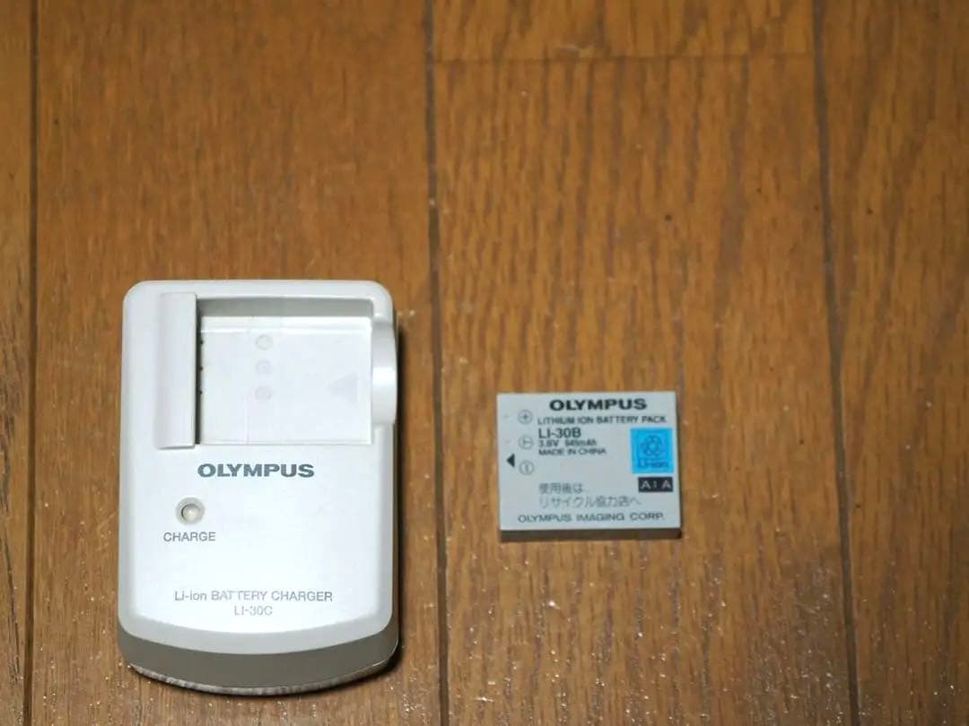 OLYMPUS ミューミニxDカード256MB・電池・充電器付き　デジタルカメラ