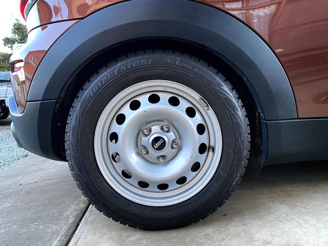 R60 ミニ クロスオーバー 16インチ 純正スチールホイール + スタッドレス