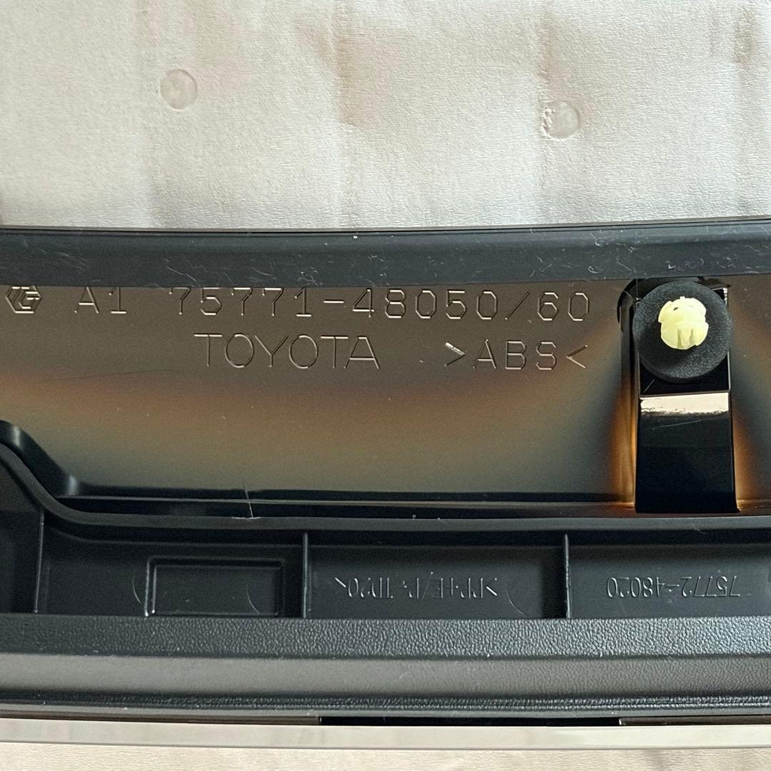 【美品】60系 ハリアー 純正フードモール(漆黒メッキ) 75770-48080