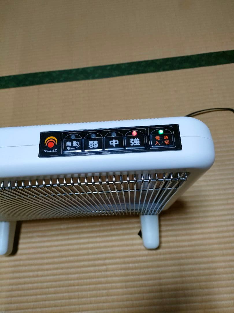 美品 サンルミエ エクセラ7 N700L-GR 遠赤外線 高級パネルヒーター　白