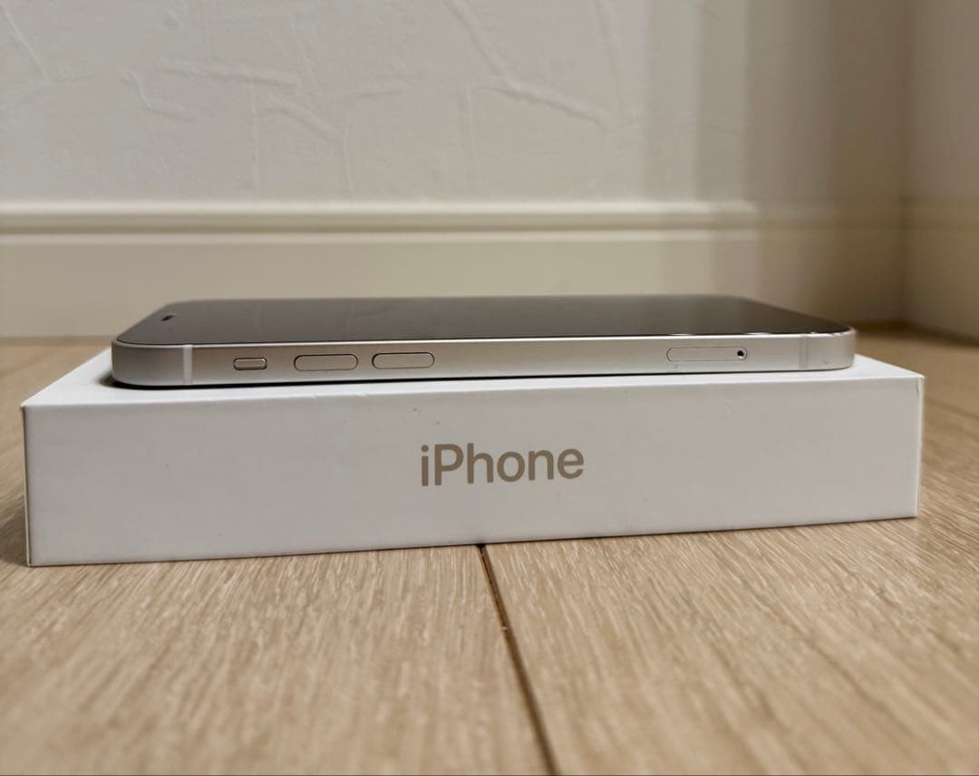 【値下げ】美品 Apple iPhone 12 ホワイト 本体+iFace付き