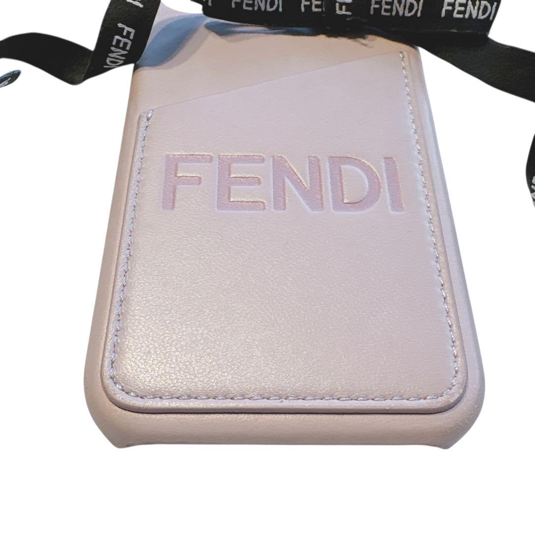 極美品［正規品］FENDI フェンディ　iPhone 15 レザーケース ピンク