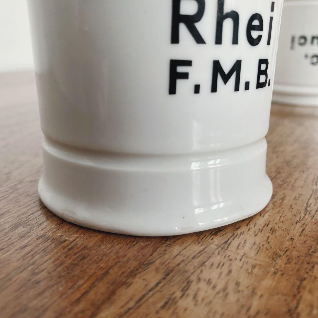 CO.さまおまとめ 【古い石鹸と重曹の容器と蓋付き薬瓶2つ】