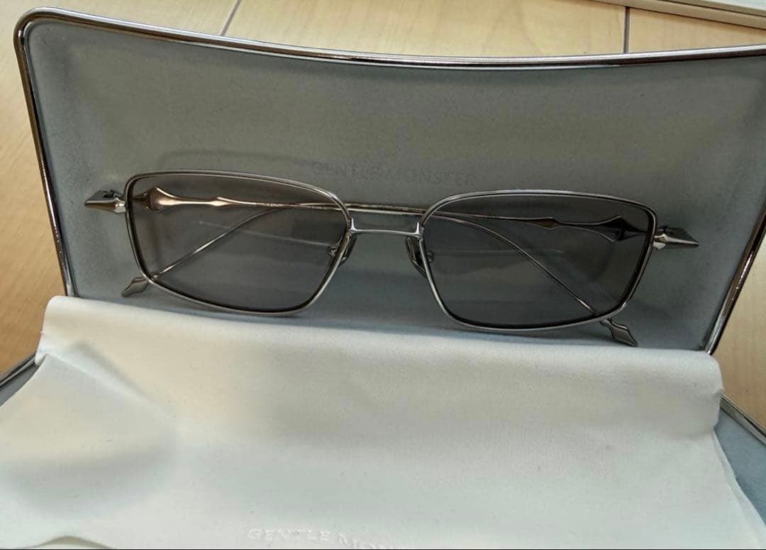 ジェントルモンスター　Atomic 02(V)