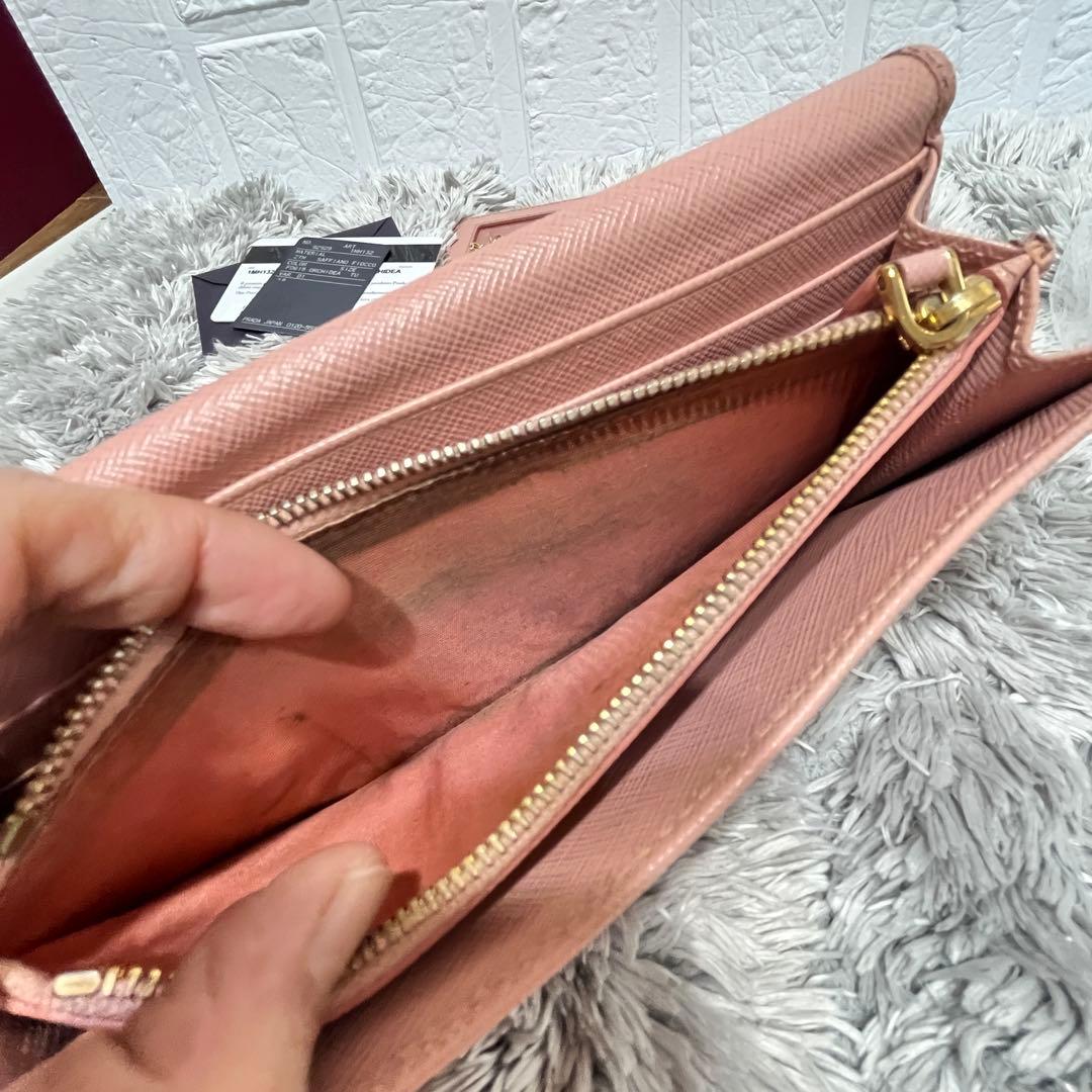 美品✨PRADA フィオッコサフィアーノ　ベビーピンク　メタルロゴ　2点セット