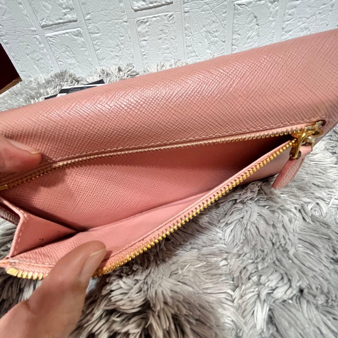 美品✨PRADA フィオッコサフィアーノ　ベビーピンク　メタルロゴ　2点セット