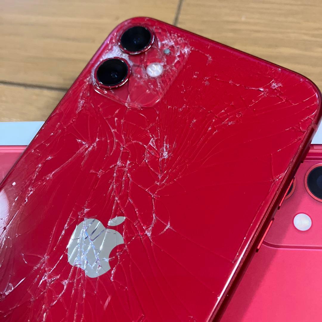 iPhone11 64GB レッド 裏面割れ