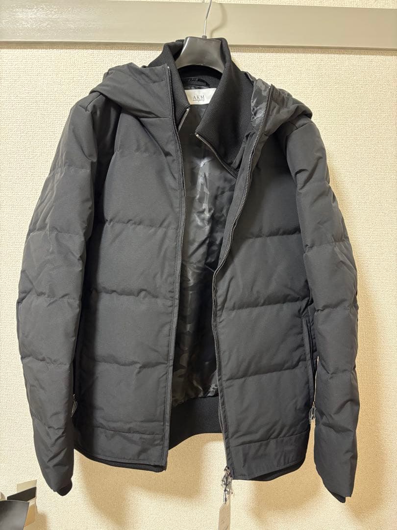 AKM Contemporary(エイケイエムコンテンポラリー)ダウンジャケット