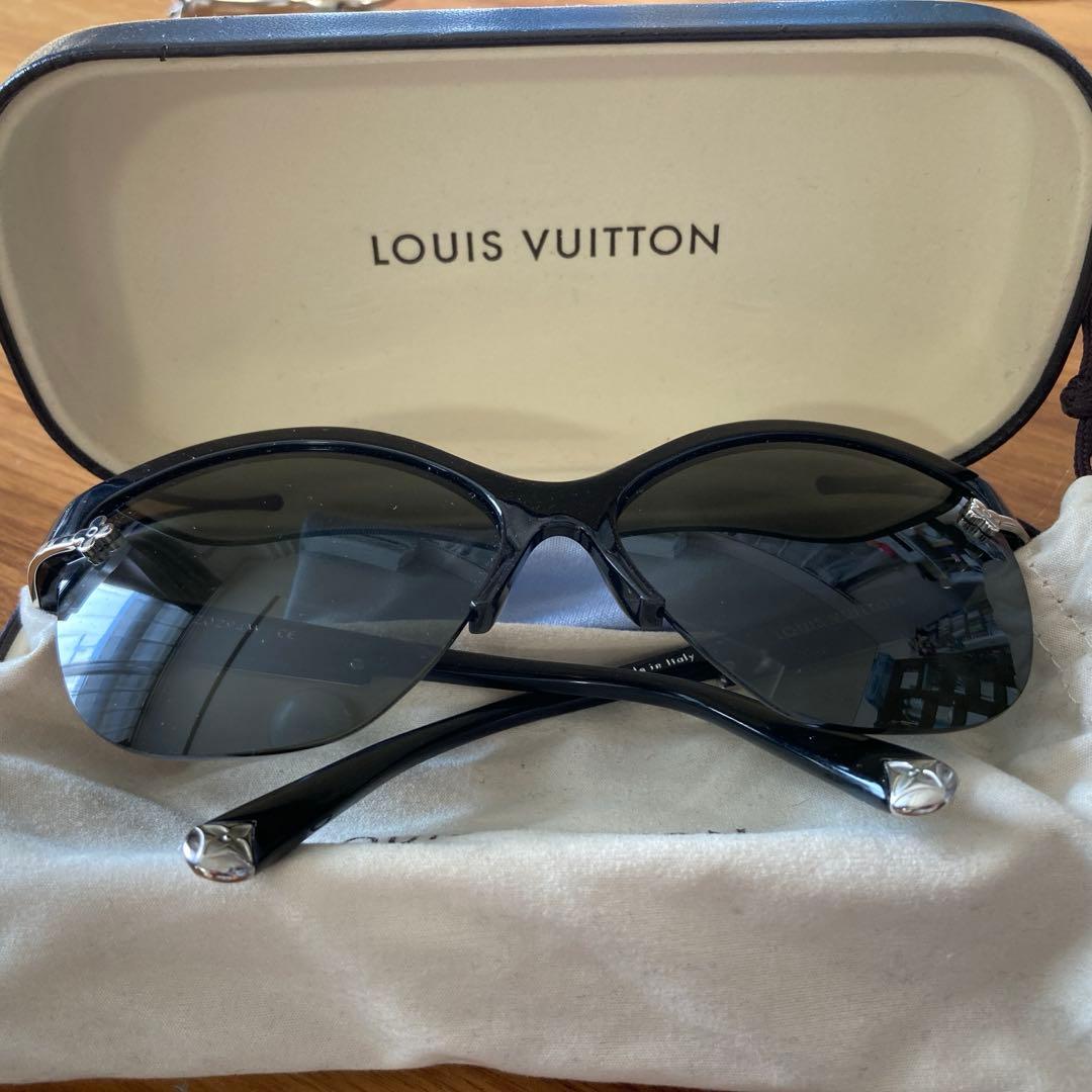 LOUIS VUITTON ブラックサングラス ケース付き