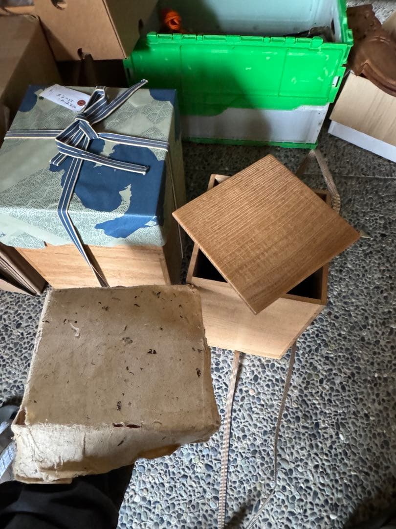 ‼️最後の値段‼️リサイクルFORT‼️唐物⑨‼️中国製の青磁が美しい一輪挿し花瓶‼️箱入