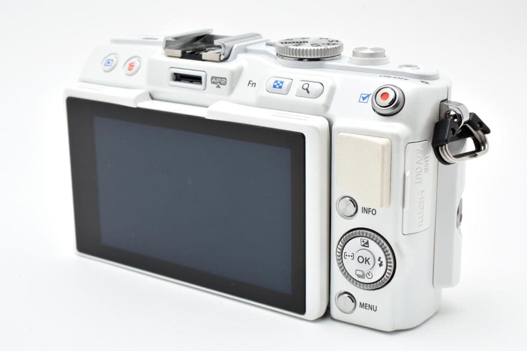 OLYMPUS E-PL6 ミラーレス一眼 ホワイト