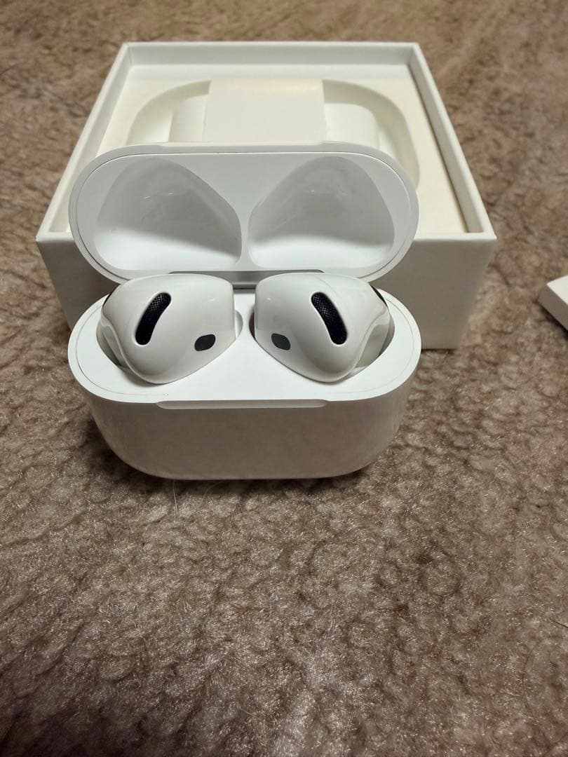 ほぼ未使用 AirPods 4 本体 MXP63J/A