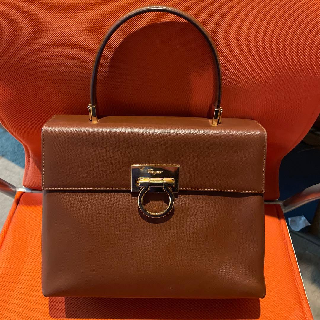 ferragamoハンドバック