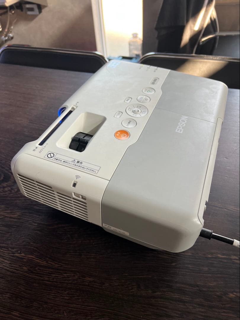 EPSON EB-1900 プロジェクター本体 中古　Wi-Fi付き
