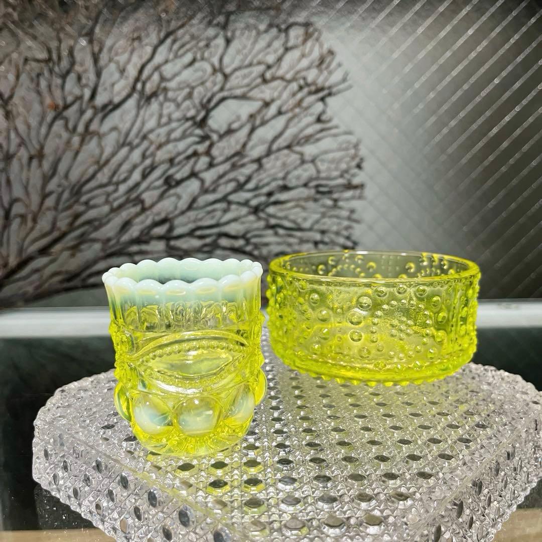 骨董　時代プレス　乳白色暈し　オパールセント カナリアイエロー猪口　盃　ウラン