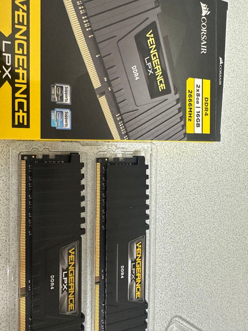 メモリー Corsair Vengeance LPX DDR4-2666 16GB