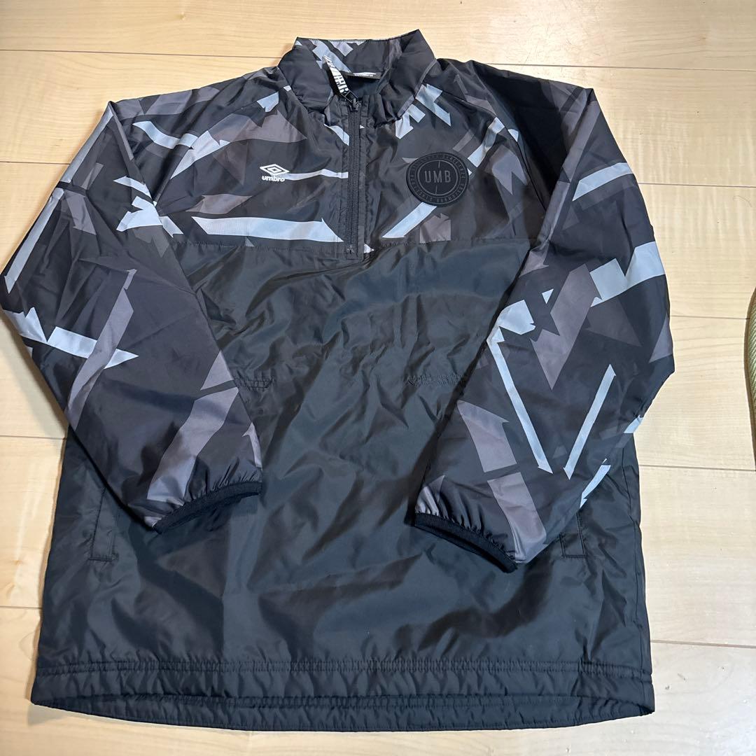 未使用　アンブロ ピステ 中綿入り 上下セット サッカーウェアー　160