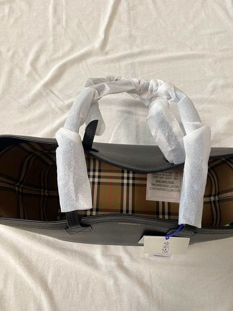 【新品未使用】BURBERRY ブラック レザー トートバッグ
