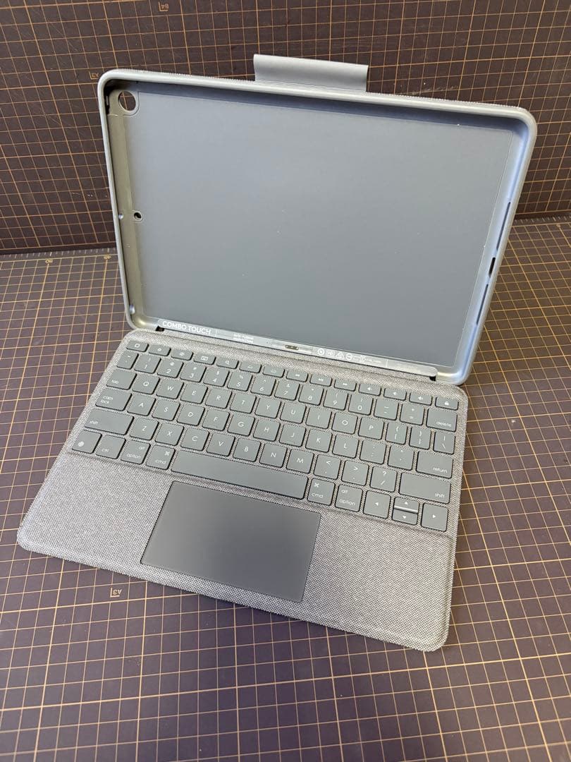 iPad 第9世代WiFi64GB スペースグレイComboTouchケース付き