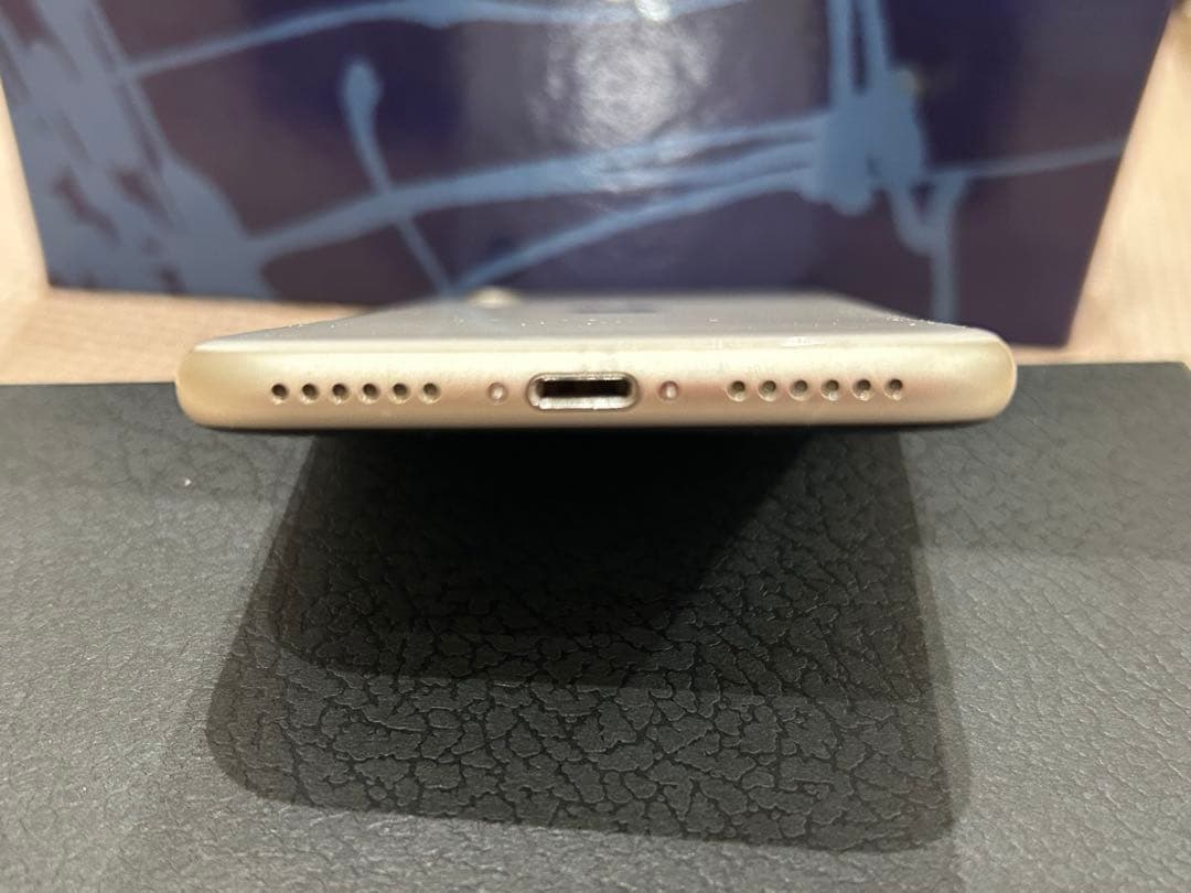 【正規バッテリー交換済】Apple iPhone SE 第3世代　128GB