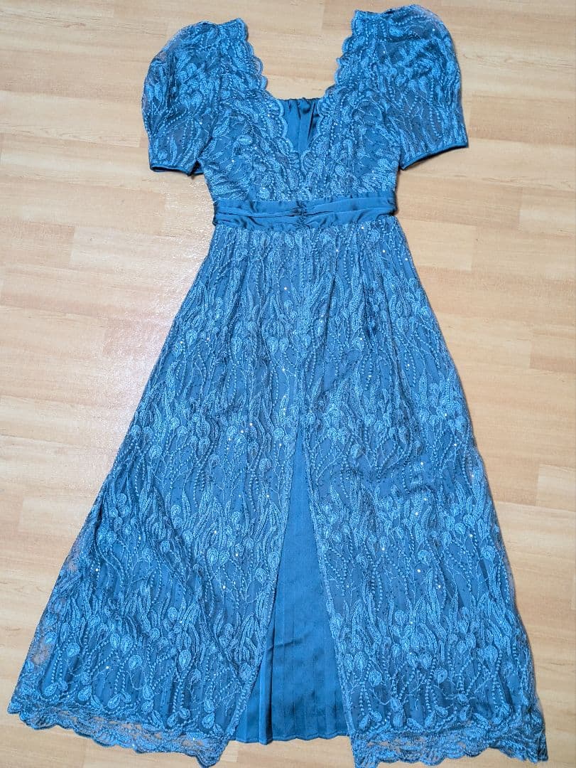 【リリーブラウン】ブルーのスパンコールレイヤードドレス