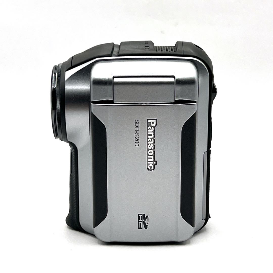 【未使用品】 Panasonic SDR-S200 シルバー　ビデオカメラ