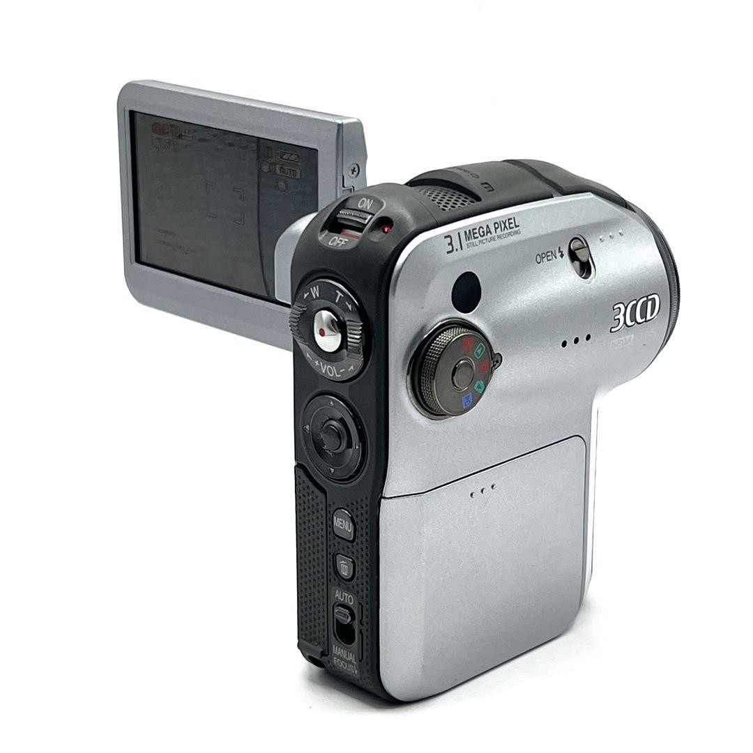 【未使用品】 Panasonic SDR-S200 シルバー　ビデオカメラ