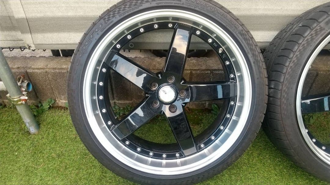 ロクサニー　グラスターファイブ21インチタイヤ付き