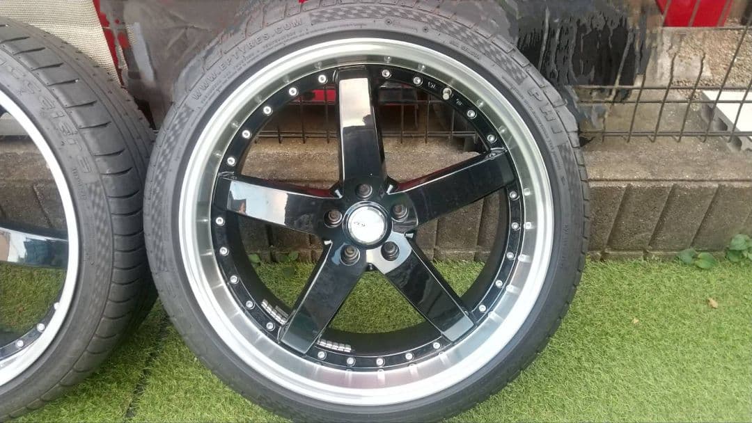 ロクサニー　グラスターファイブ21インチタイヤ付き