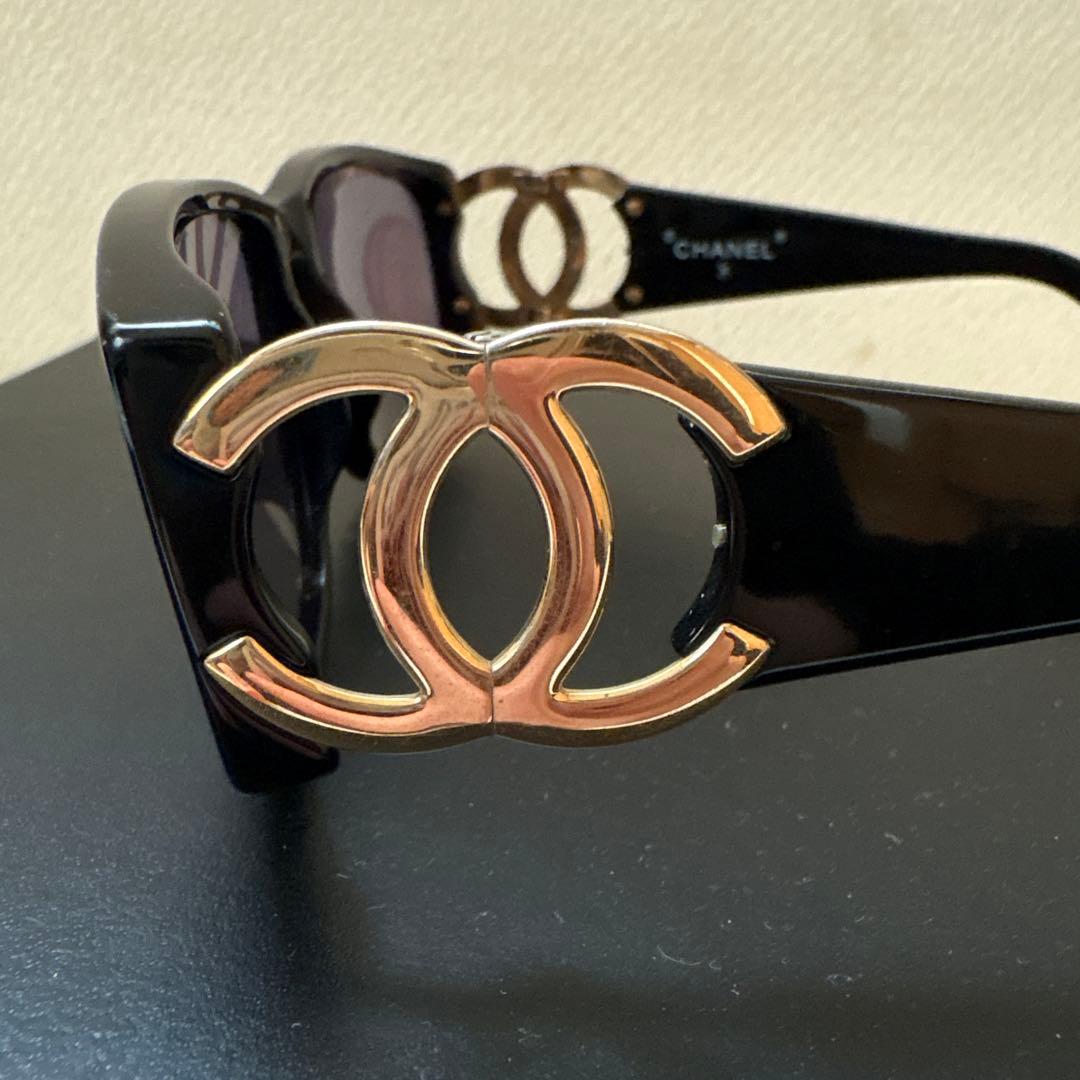 CHANEL ブラック ゴールド サングラス