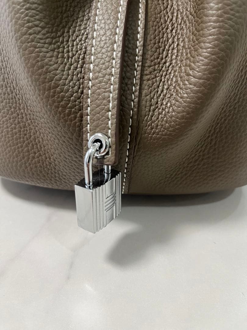 本革　キューブバッグ　MM トゴ　エトープ