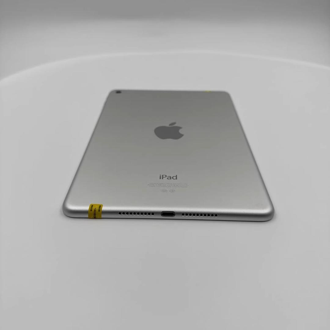 【ほぼ新品級】iPad mini4 64GB WiFiモデル