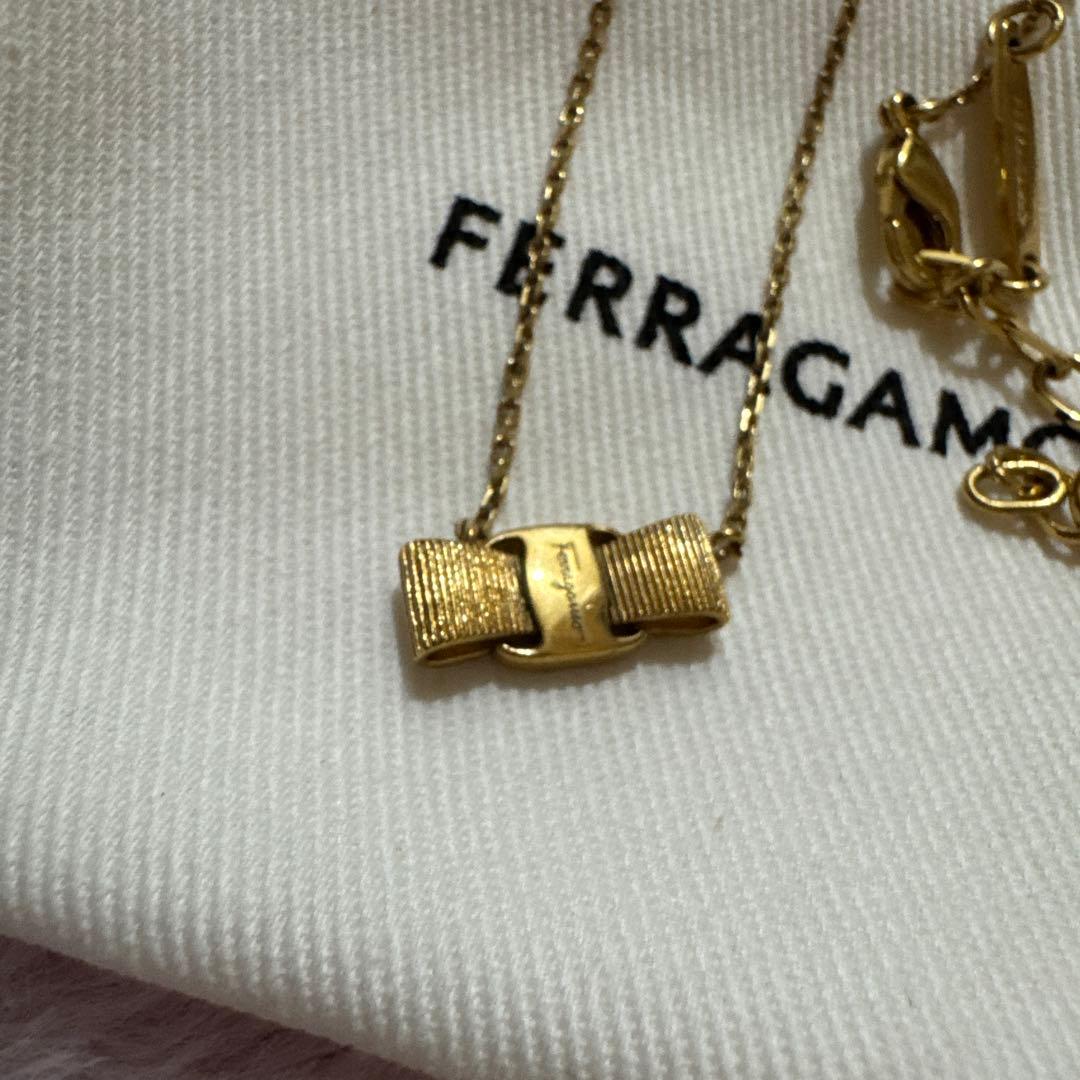 美品 Ferragamo サルヴァトーレ フェラガモ ネックレス ヴァラリボン