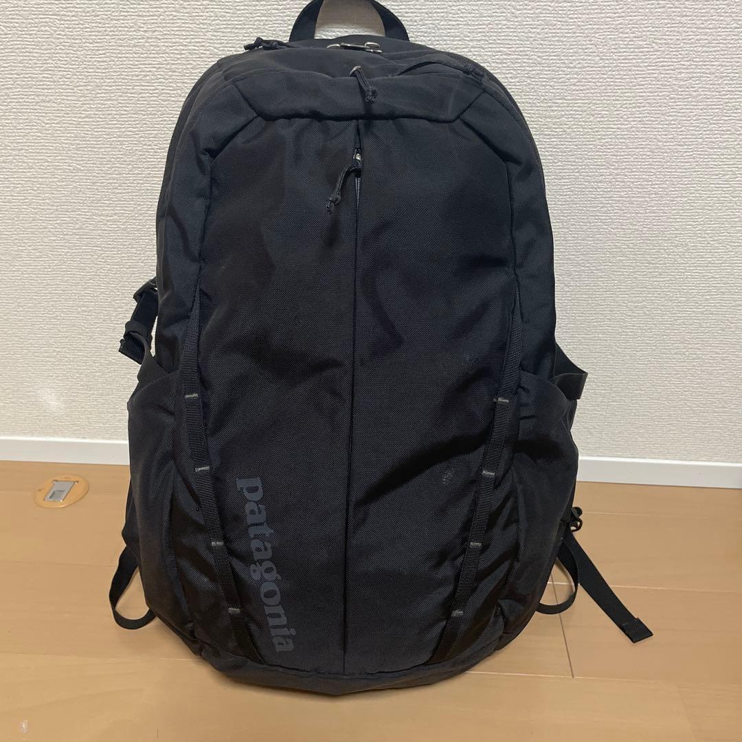 patagonia ブラック バックパック　パタゴニアビームスフリークスストア
