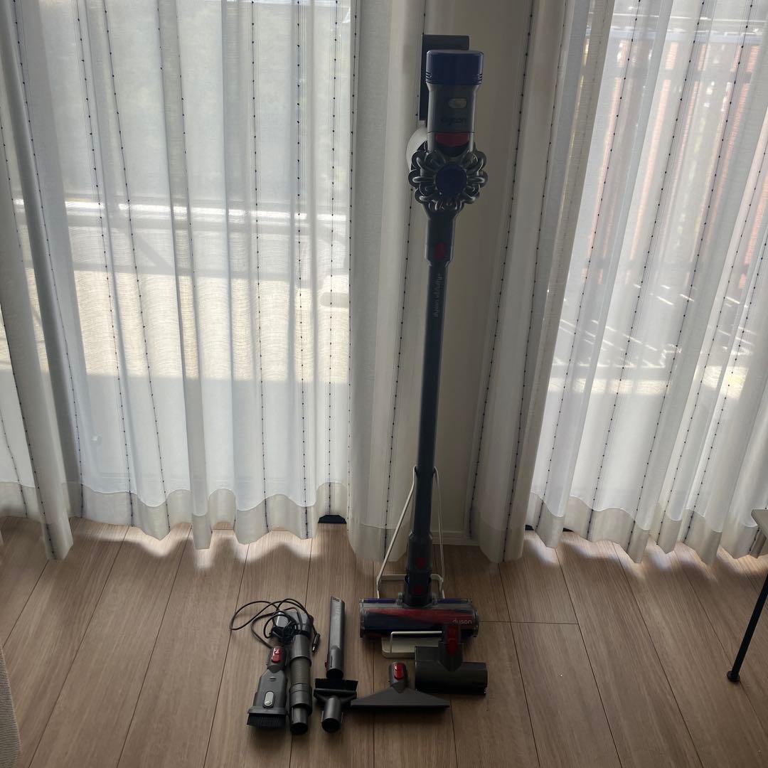 【値下げ！】ダイソン　V8fluffy dyson 台付き　掃除機