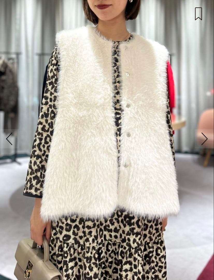 トゥモローランド　　フェザーヤーン ペプラムベスト　新品　タグ付　人気完売品