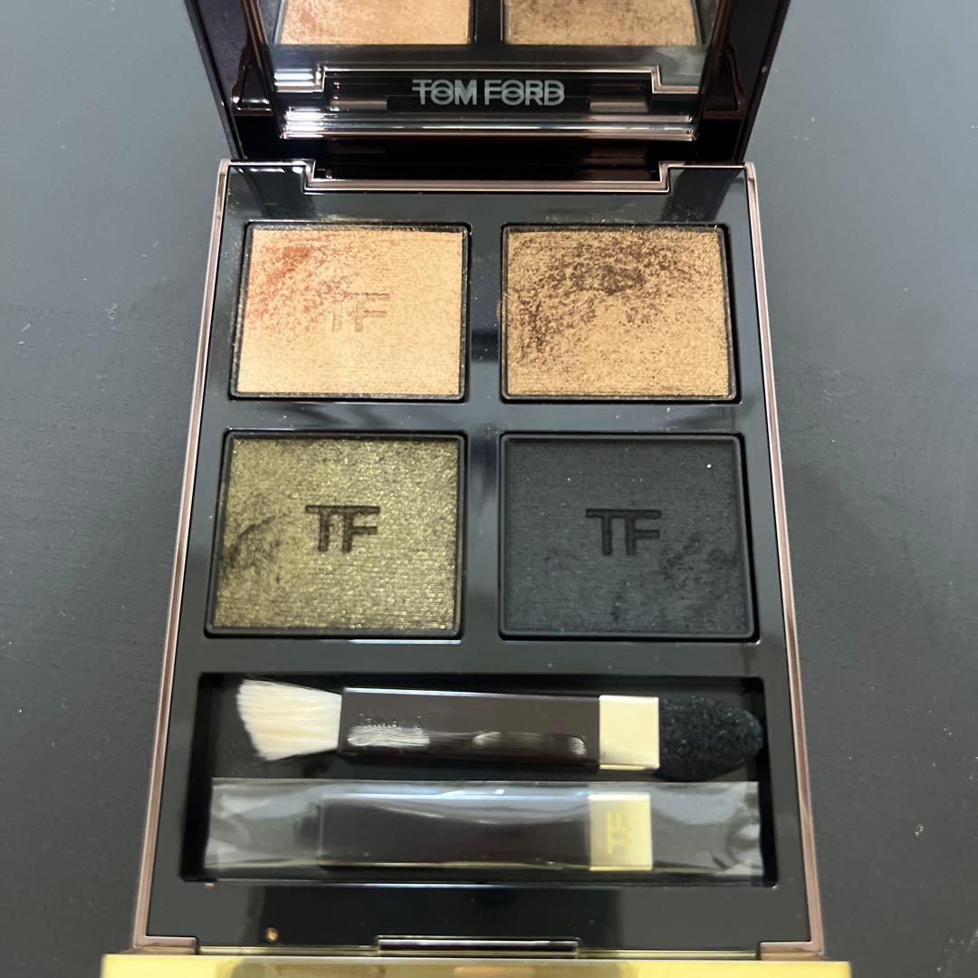 【トムフォード 】アイ カラー クォード / 47 オリーブ スモーク