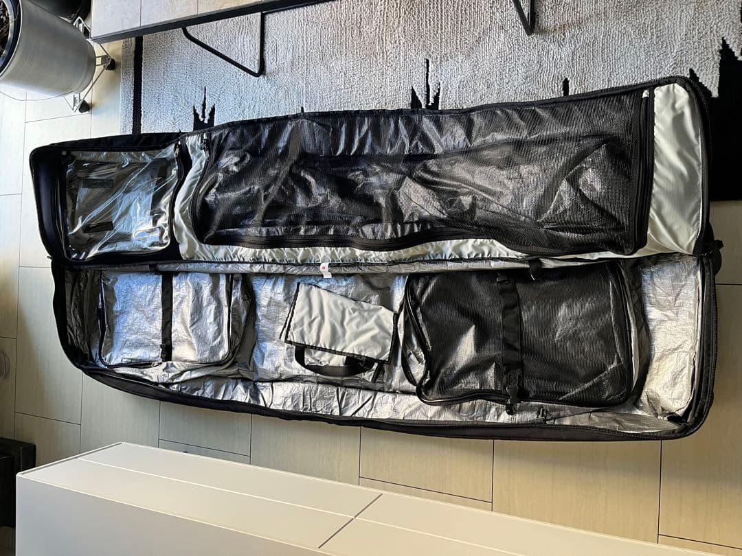 希少！BURTON スノーボードキャリー付きバッグ ブラック