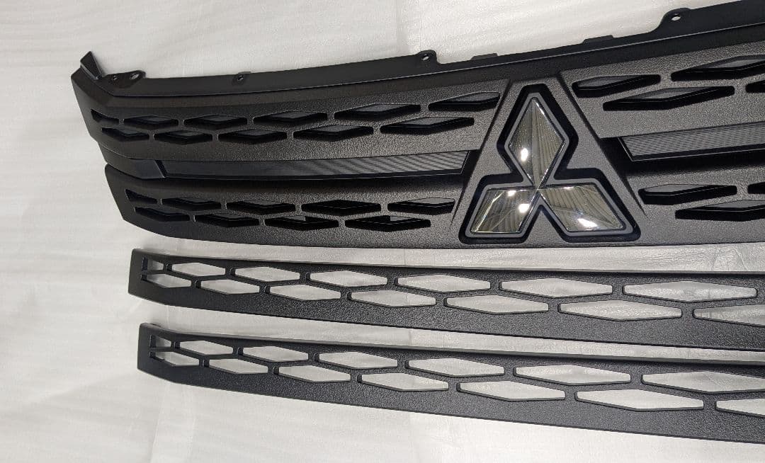 デリカD5　フロントバンパー　チッピングブラック塗装