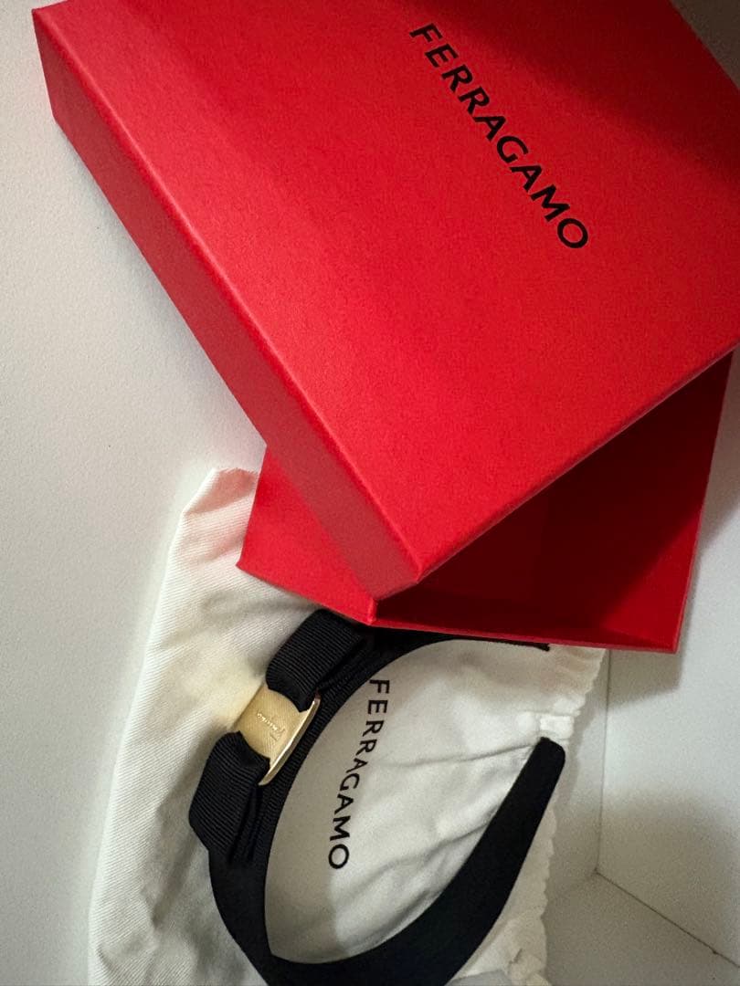 FERRAGAMO 黒リボンカチューシャ