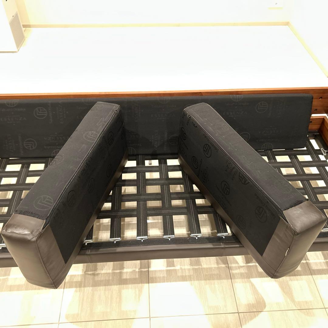 【美品】ESSENZA イタリア製本革ソファ（３人掛け）