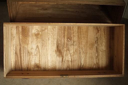 古い木製の引き出し4杯　チェスト　桐箪笥　タンス　収納　古家具　古民家　時代家具