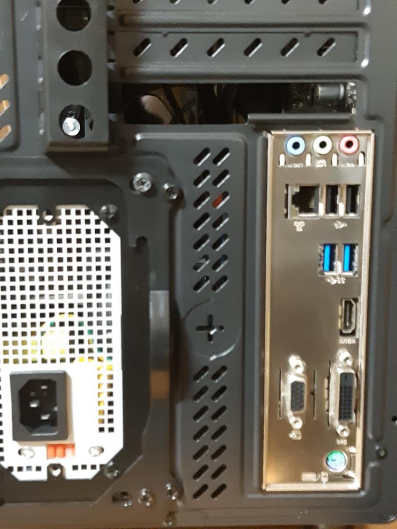 自作PC　第9世代i3・8GB・128GB・Win11