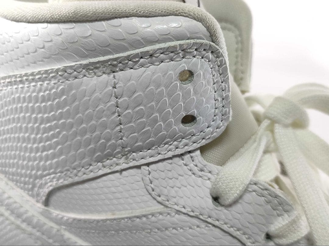 ナイキ NIKE エアジョーダン1ミッドスネークスキンスニーカー レディース