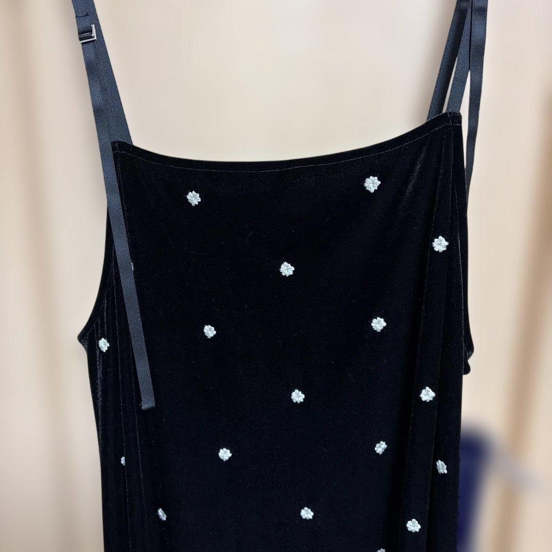 新品タグ付 B.C STOCK ベロアフラワー刺繍ワンピース