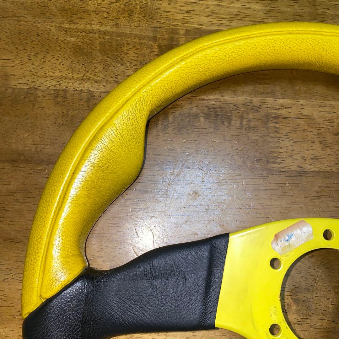 momo モモ　ステアリング コマンド　Command　黄色　イエロー